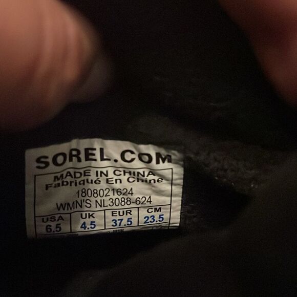 Sorel WINE COLOR short waterproof booties.   New in box - Picture 7 of 8